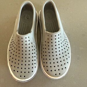 Natives Miles Slip Ons in Dublin Grey/ Shell White Unisex Rubber Water Size J1